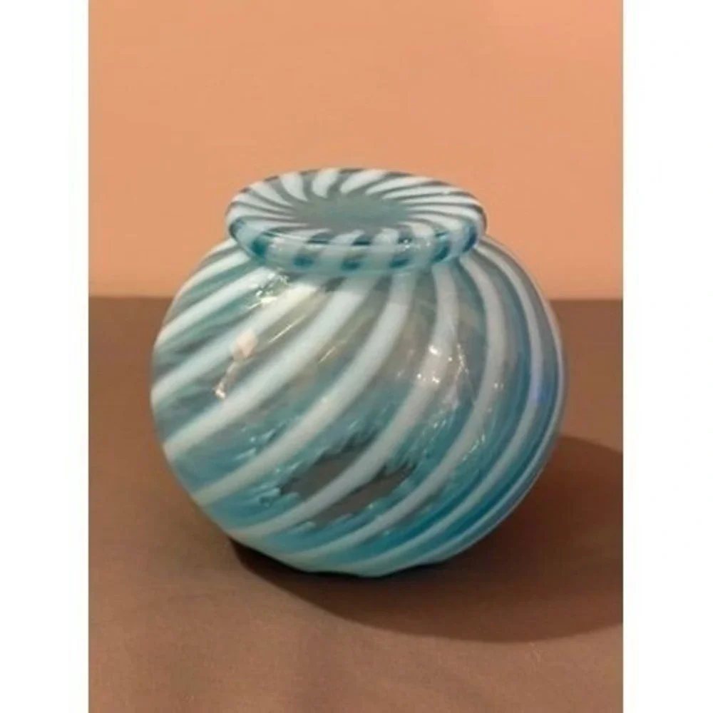 Vtg Fenton Blue Opalescent Spiral Optic Ruffled Rose Bowl Art Deco Glass Vase